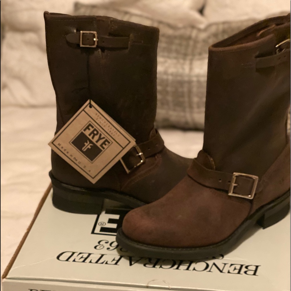 Women’s leather boots